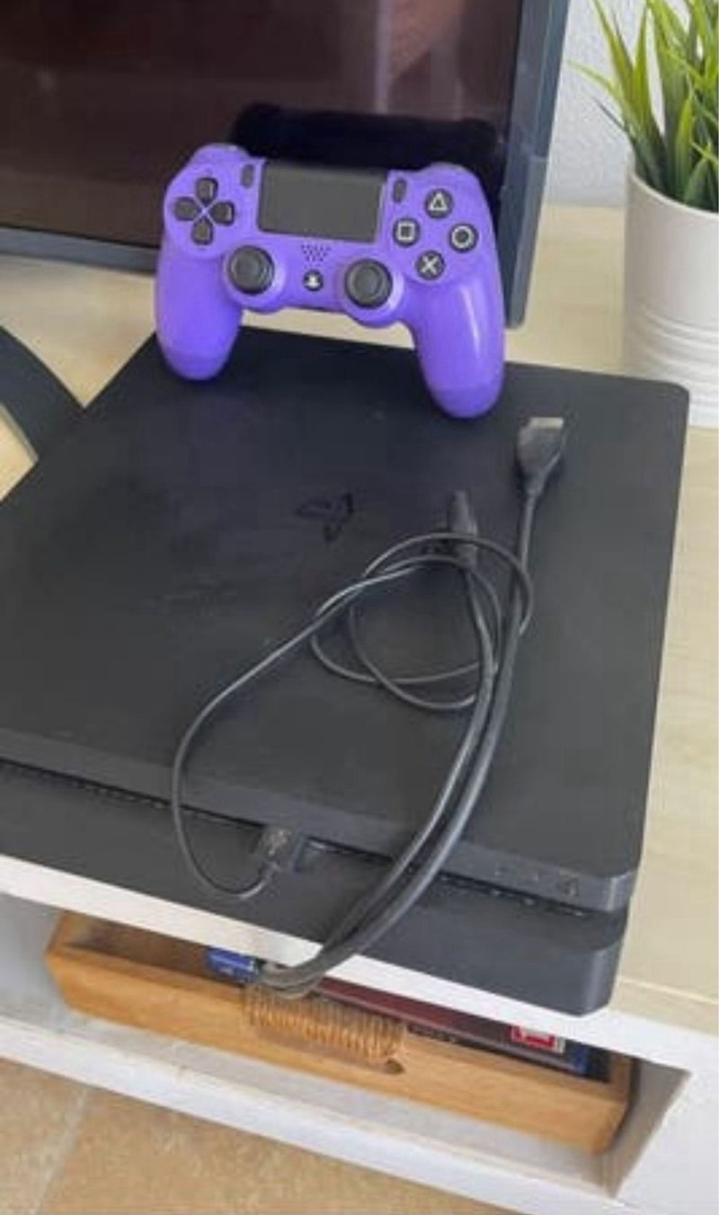 PS4 500GB Negra + Mando Morado afbeelding 4