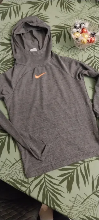 Felpa Nike grigia con logo arancione