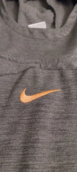 Felpa Nike grigia con logo arancione