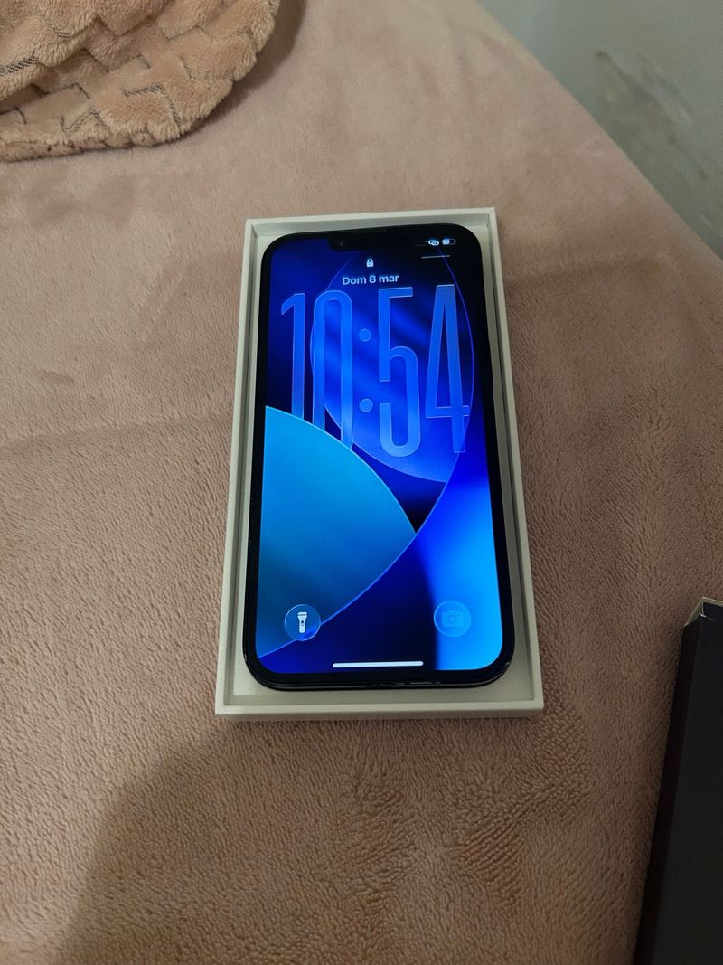 iPhone 14 Negro 128GB con su caja