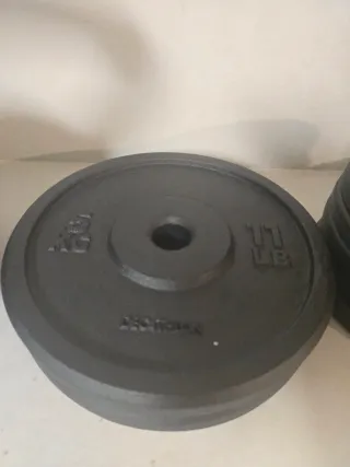 Kettlebells, discos y mancuernas