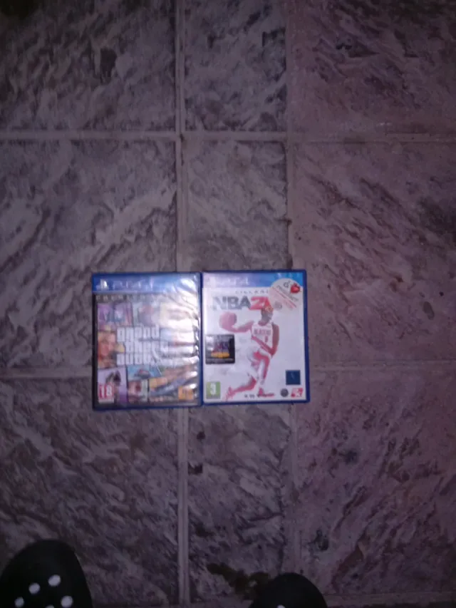 GTA V PREMIUM EDITION y NBA2K para PS4