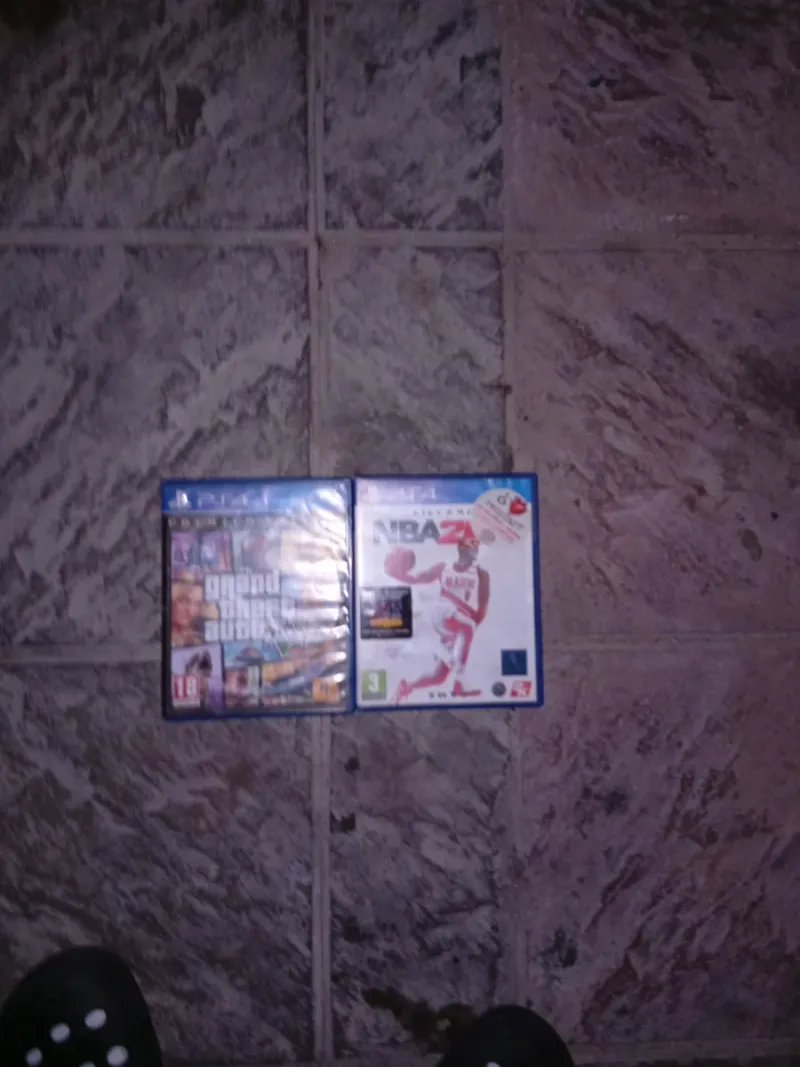 GTA V PREMIUM EDITION y NBA2K para PS4