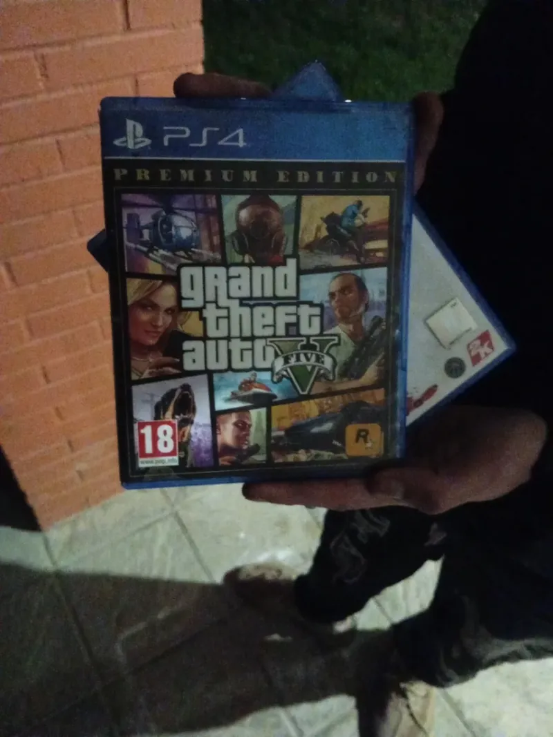GTA V PREMIUM EDITION y NBA2K para PS4 afbeelding 2