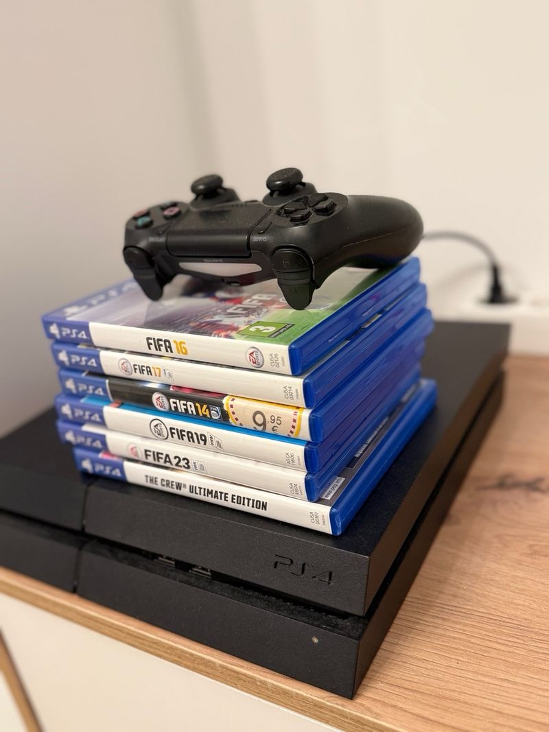 Consola PS4 + 5 Juegos FIFA y The Crew afbeelding 4