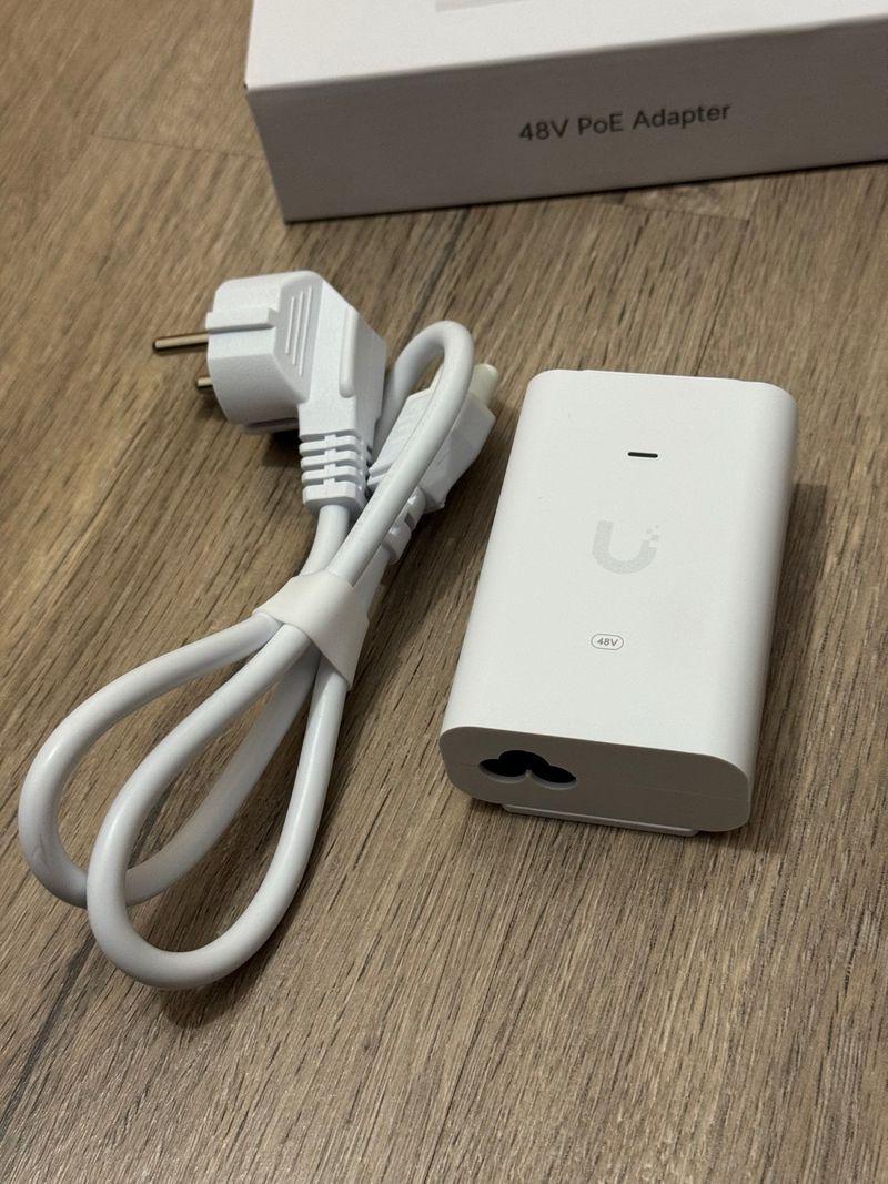 Adaptador Ubiquiti  POE-48-24W-WH-EU