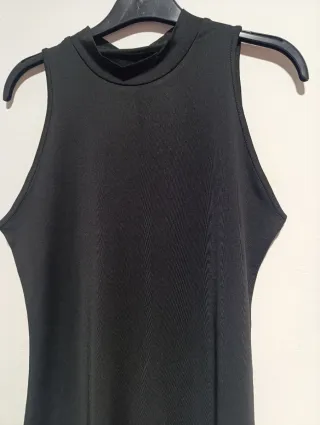 Vestido negro sin mangas