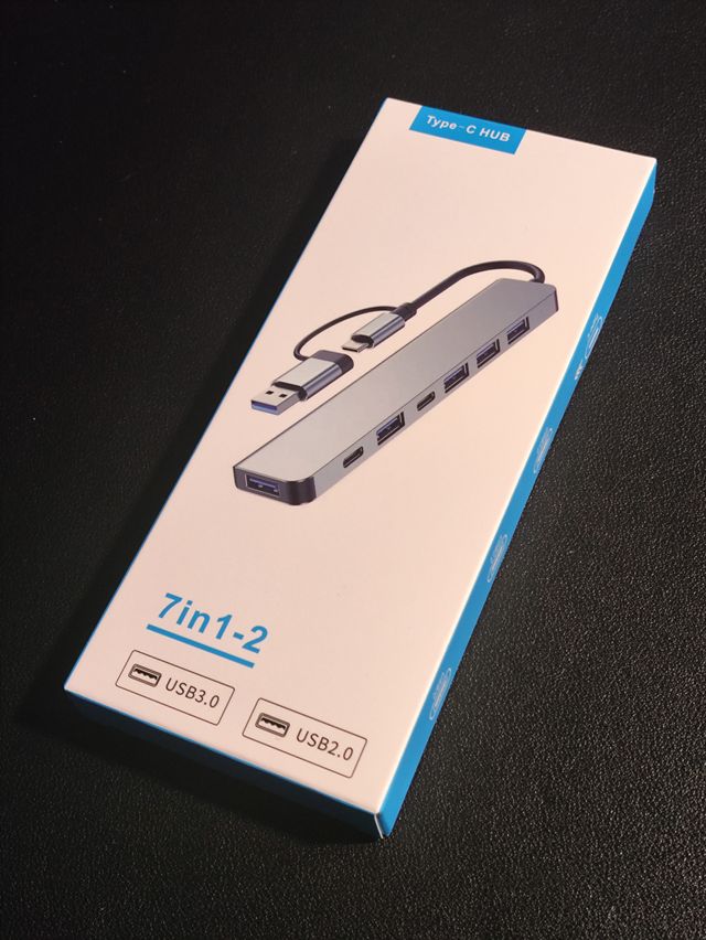 Hub universal 7 en 1 con USB-C y USB-A.
