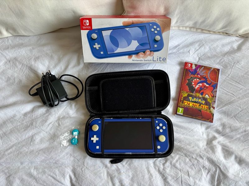 Nintendo Switch Lite Azul + Juego Pokémon