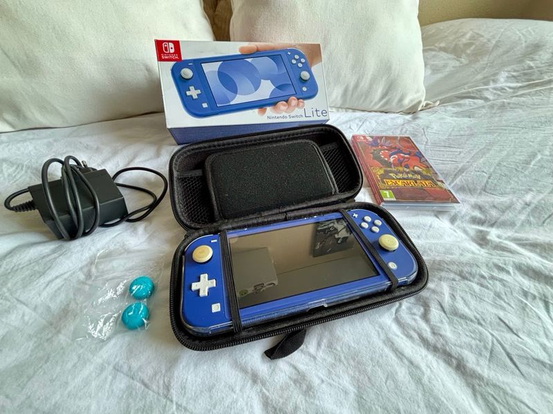 Nintendo Switch Lite Azul + Juego Pokémon afbeelding 2
