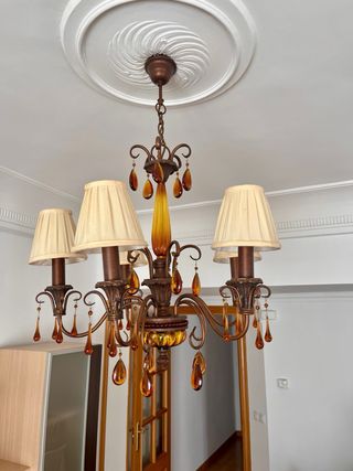 Elegante lámpara colgante.