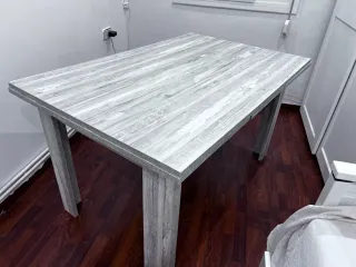 Mesa de comedor y sillas
