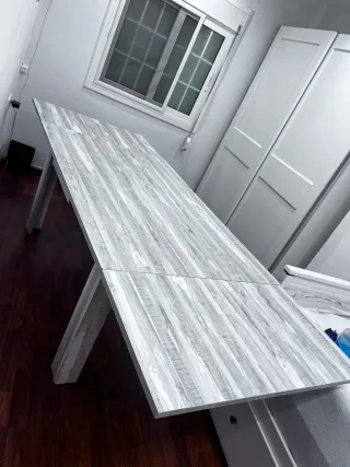 Mesa de comedor y sillas