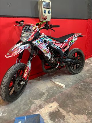 Derbi Senda Supermotard Roja y Blanca