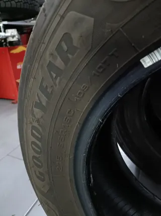 Cuatro Neumáticos Goodyear 215/65R 16C 109/107T.