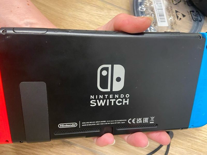 Nintendo Switch completo con funda y Minecraft afbeelding 8