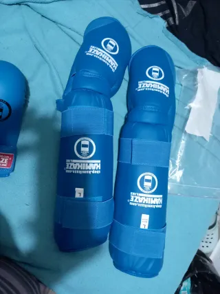 Protecciones de kárate Kamikaze azules. Sin abrir