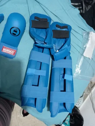 Protecciones de kárate Kamikaze azules. Sin abrir