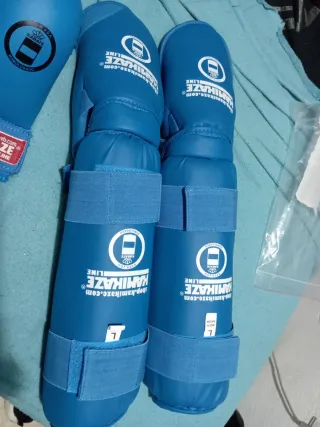Protecciones de kárate Kamikaze azules. Sin abrir