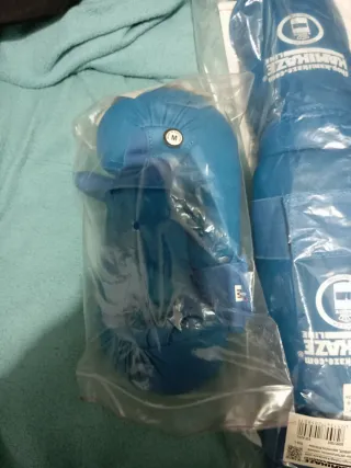 Protecciones de kárate Kamikaze azules. Sin abrir