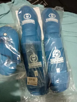 Protecciones de kárate Kamikaze azules. Sin abrir