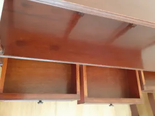 Estantería de madera con cajones, modelo vintage