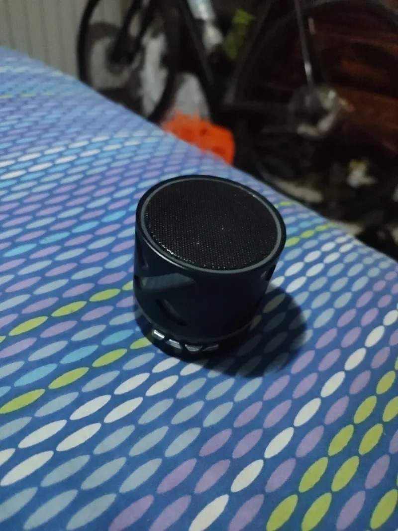 Mini altavoz negro