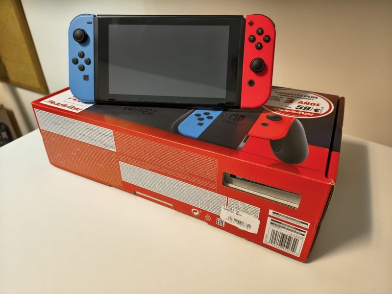 Nintendo Switch V2 + Dock + Joy-Cons