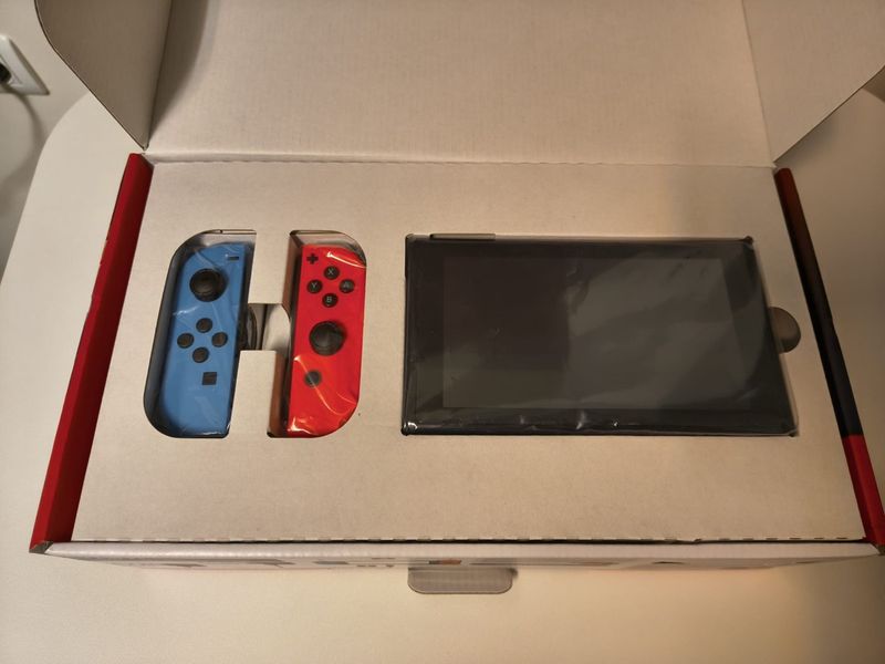 Nintendo Switch V2 + Dock + Joy-Cons afbeelding 2