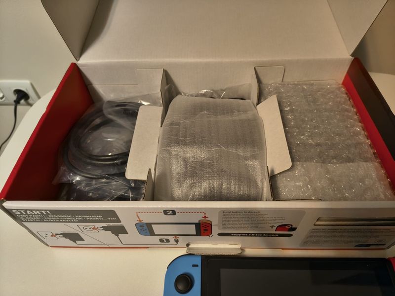 Nintendo Switch V2 + Dock + Joy-Cons afbeelding 3