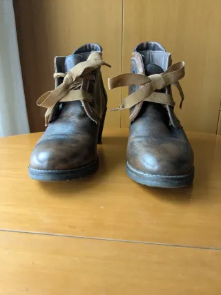 Botines retro de piel con cordones y  tacón ancho