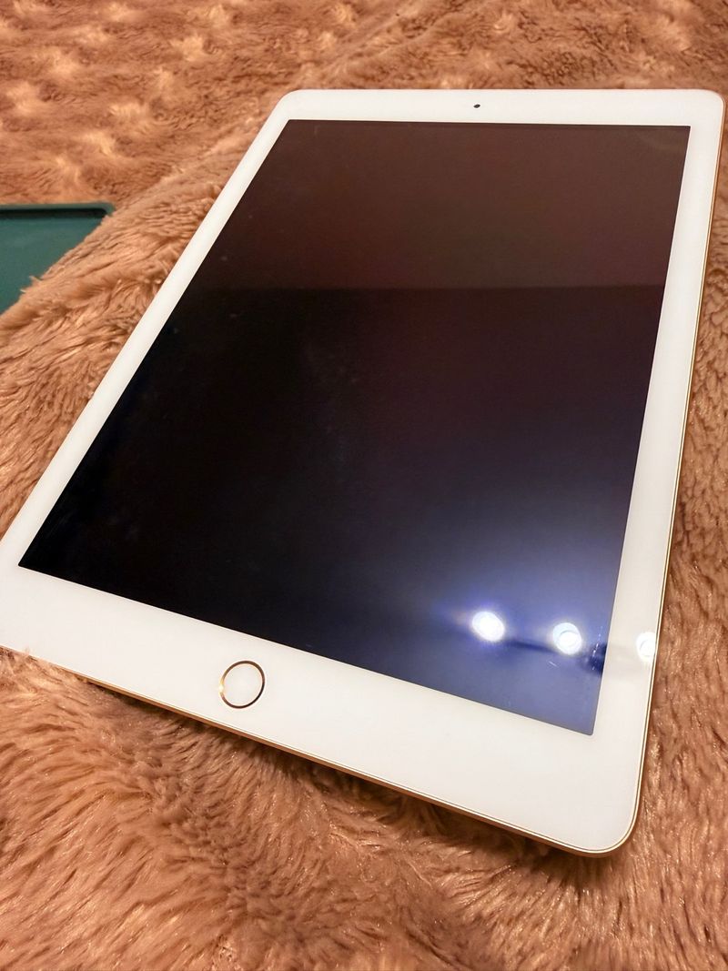 iPad 5ª Gen Oro/Blanco