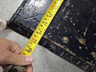 Mesa española para restaurar.