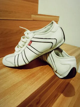 Zapatillas Levi's Blancas y Negras