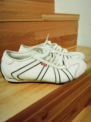 Zapatillas Levi's Blancas y Negras