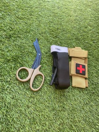 Torniquete Táctico Caqui + Tijeras