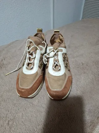Zapatillas Michael Kors Beige y Marrón