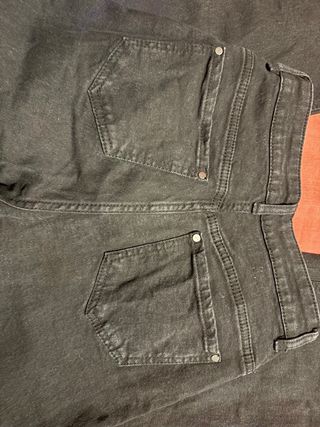 Pantalón vaquero largo negro