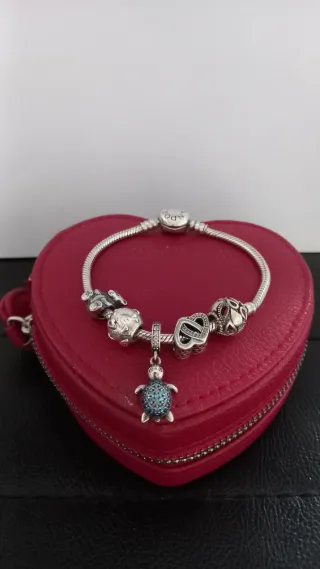 Pulsera Pandora con charms