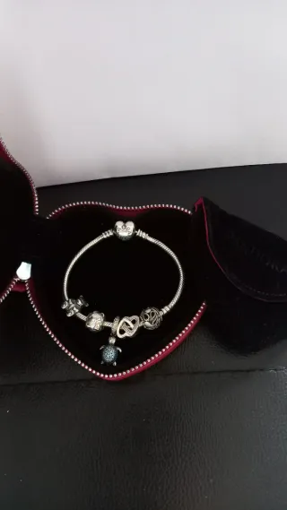 Pulsera Pandora con charms