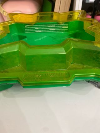 Estadio Beyblade Verde y Amarillo