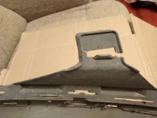 MOLDURA INFERIOR DERECHA PARAGOLPES MB GLC X253