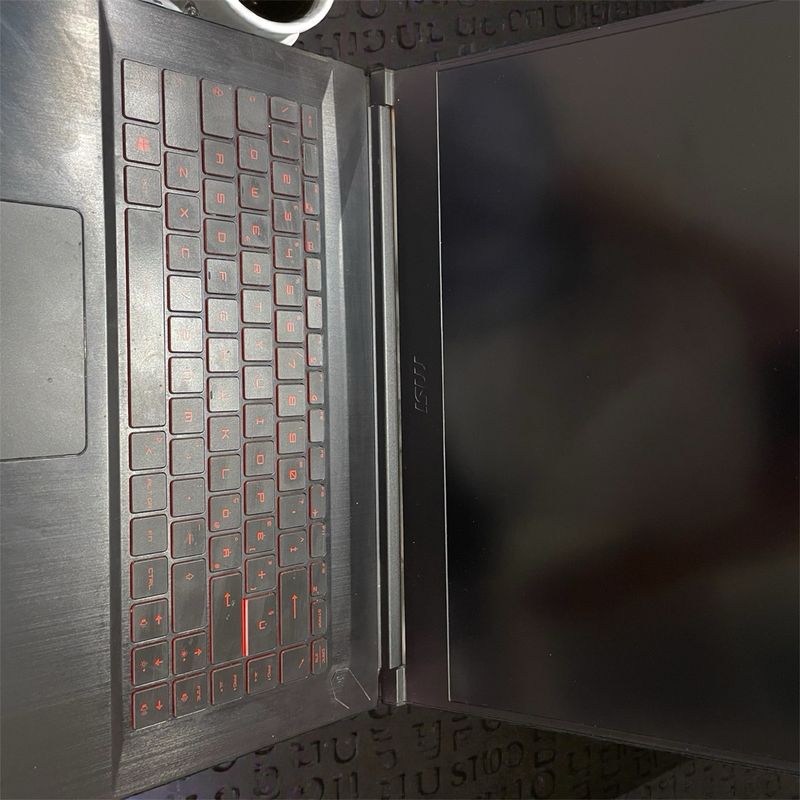 Portátil MSI Negro con Logo Rojo afbeelding 3