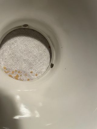 Vecchio paralume in ceramica bianca