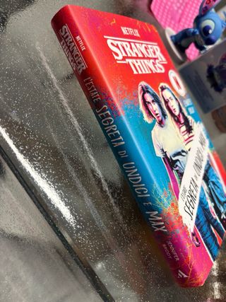 Libro stranger things undici e max.