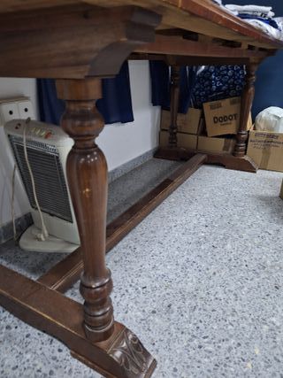 Mesa de madera rústica para restaurar.