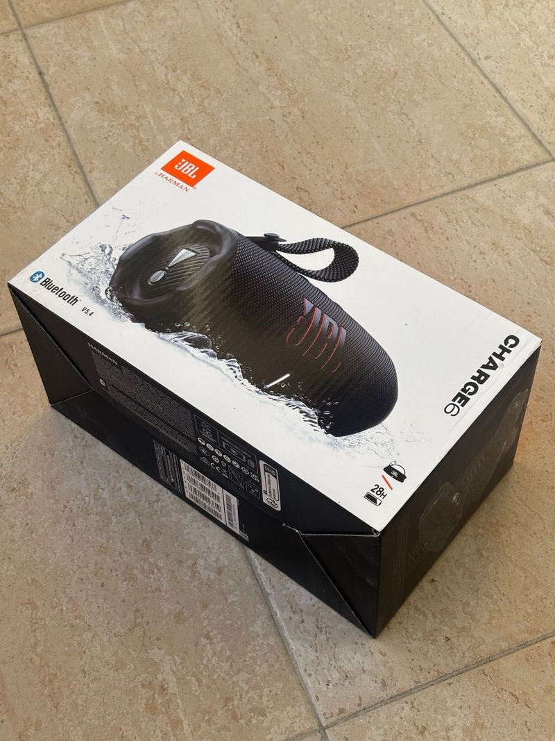 JBL Charge 6 - Nuevo, sin usar