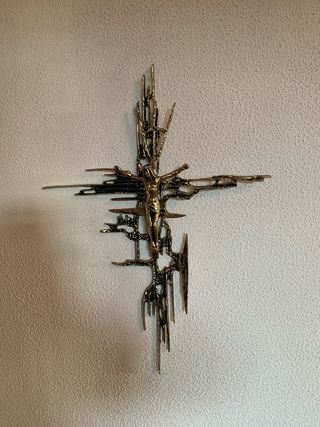 Crucifijo escultórico en bronce – 50 ctms