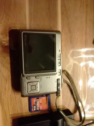 Cámara Casio Exilim EX-S600 + Tarjeta SD