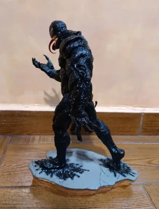 Figura Venom 28 cm.